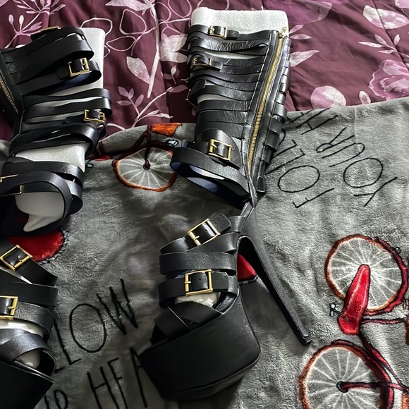 Sandals - Picture 3 of 5